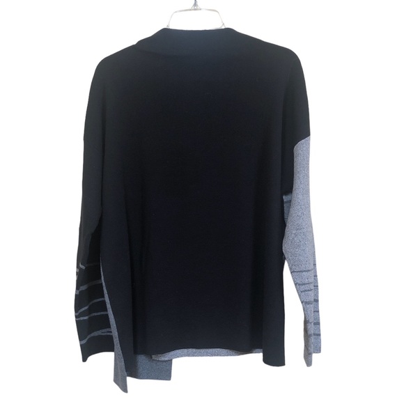 Nic+Zoe Toggle-Trimmed Asymmetric Color-Blocked Sweater - Picture 8 of 14